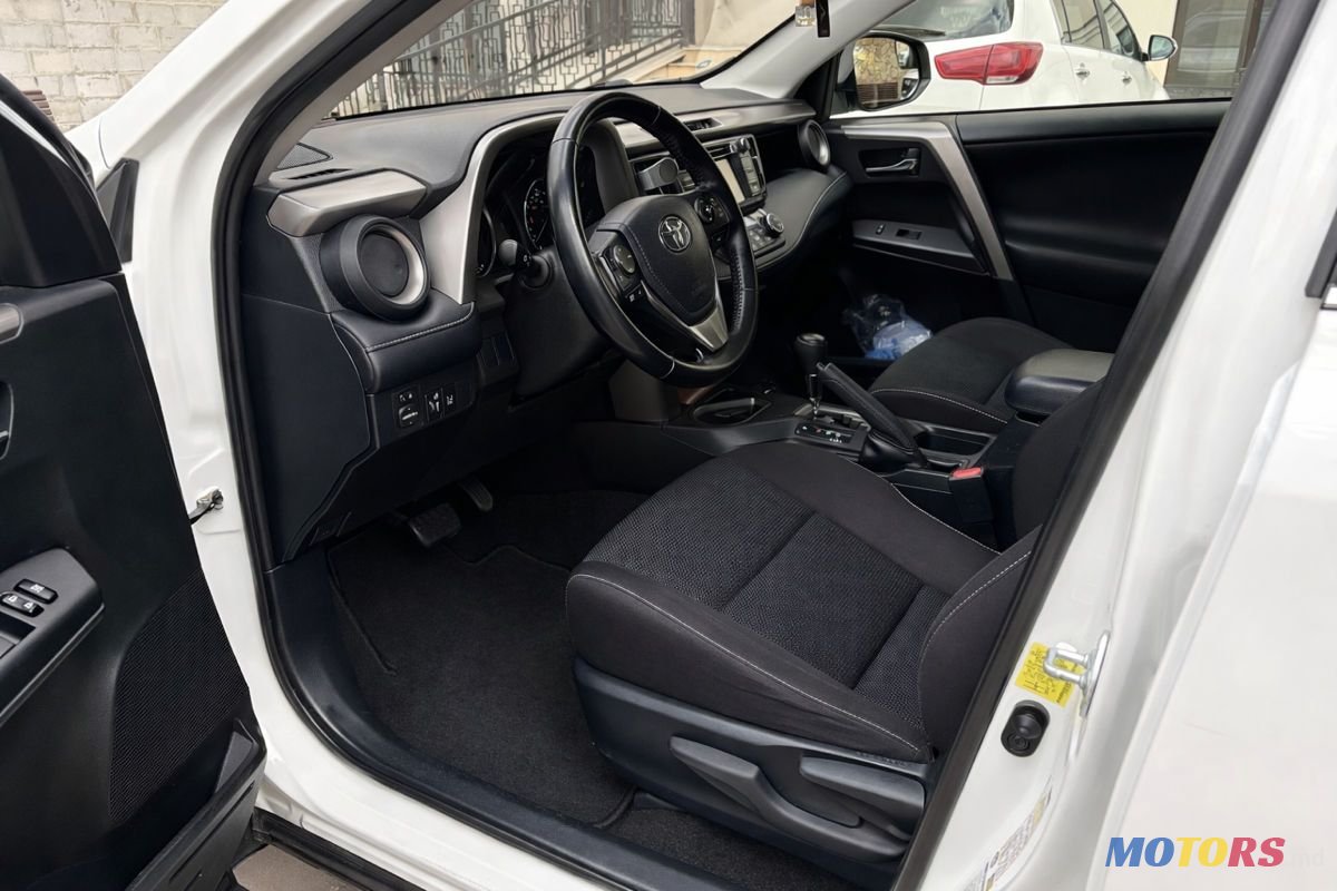 2016' Toyota RAV4 photo #6