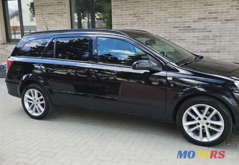 2008' Opel Astra photo #4