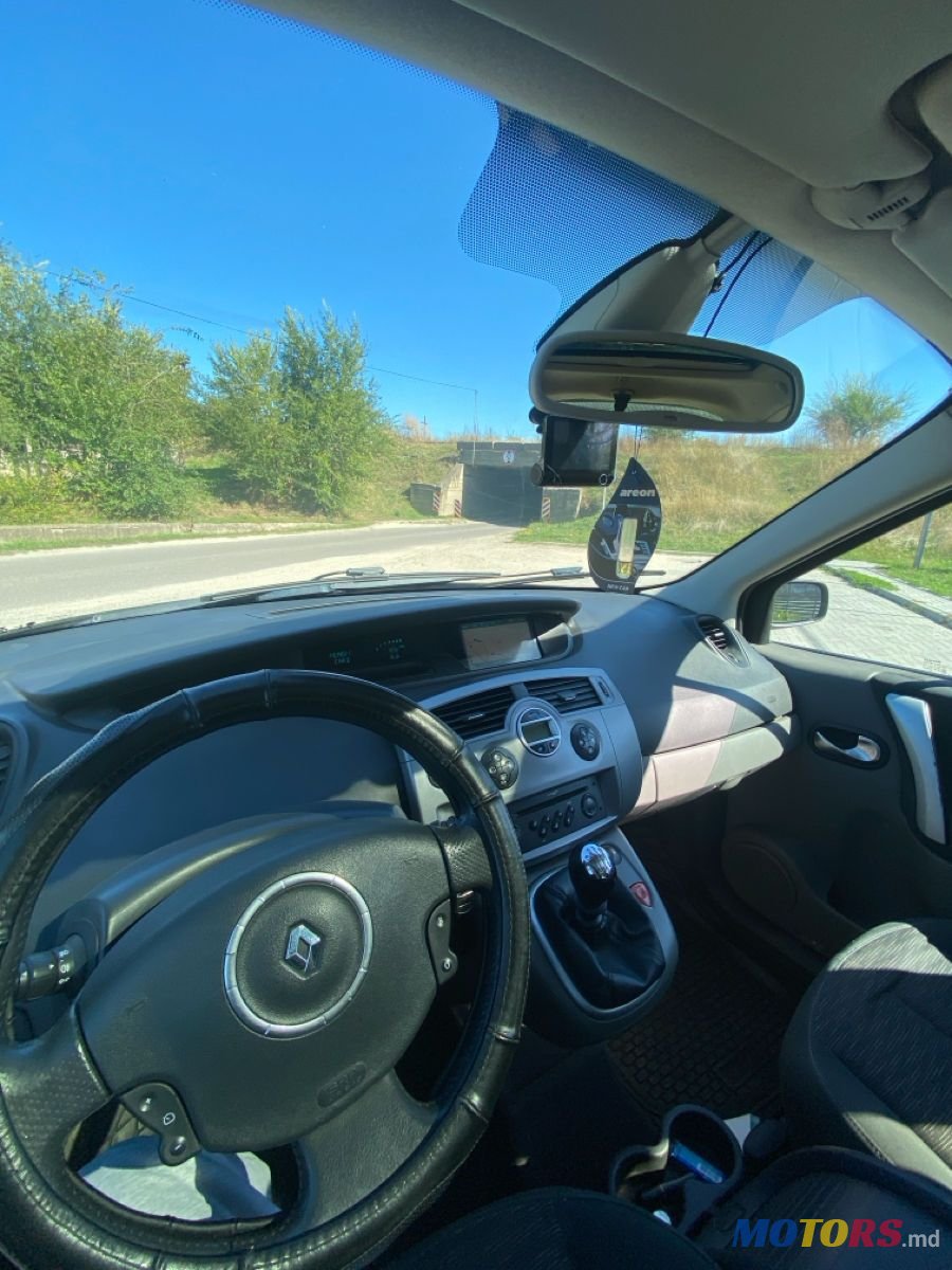 2007' Renault Grand Scenic photo #2