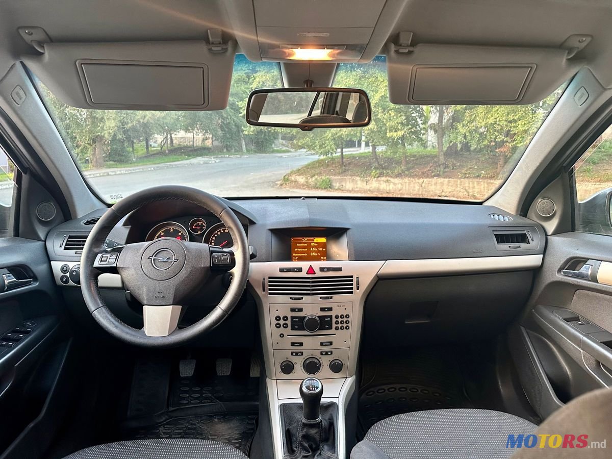 2008' Opel Astra photo #6