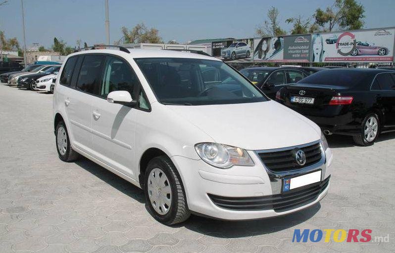 2007' Volkswagen Touran photo #1