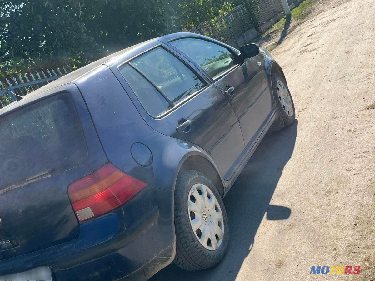 2002' Volkswagen Golf photo #5