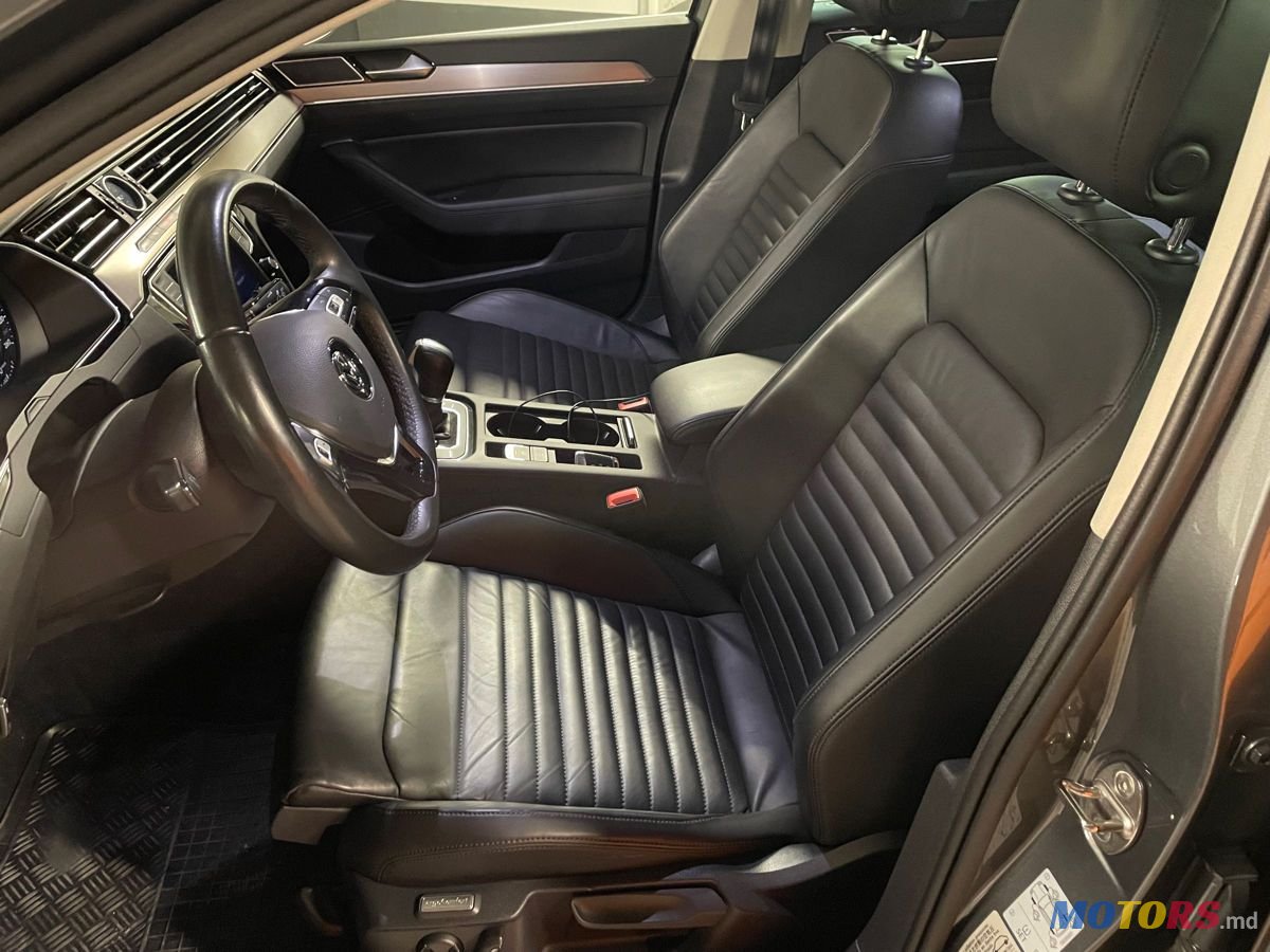 2017' Volkswagen Passat photo #6