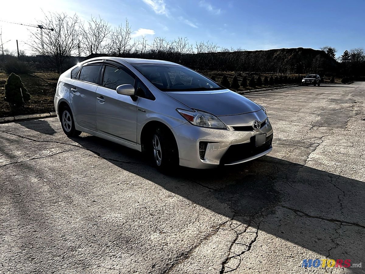 2013' Toyota Prius photo #3