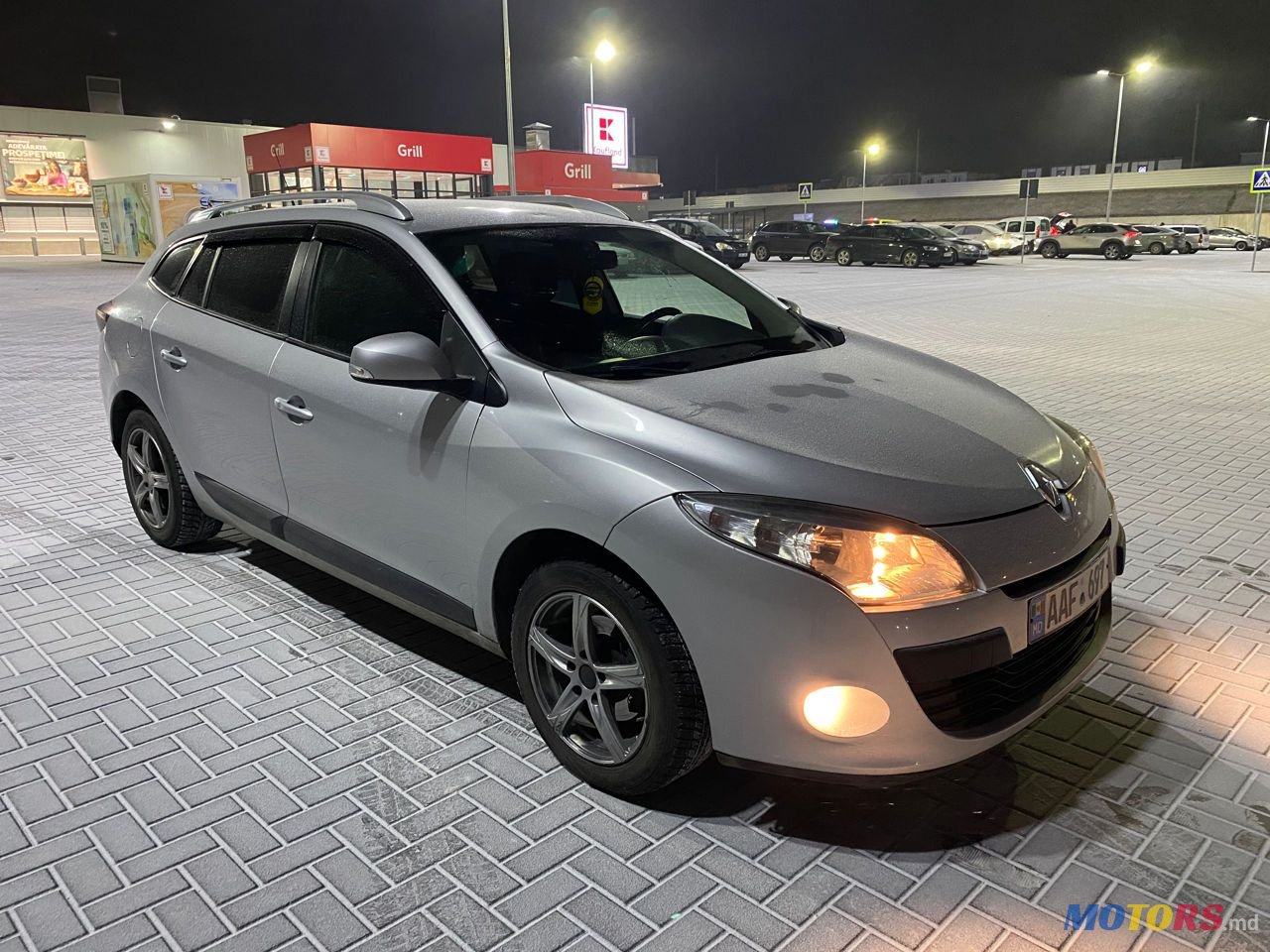 2011' Renault Megane photo #6