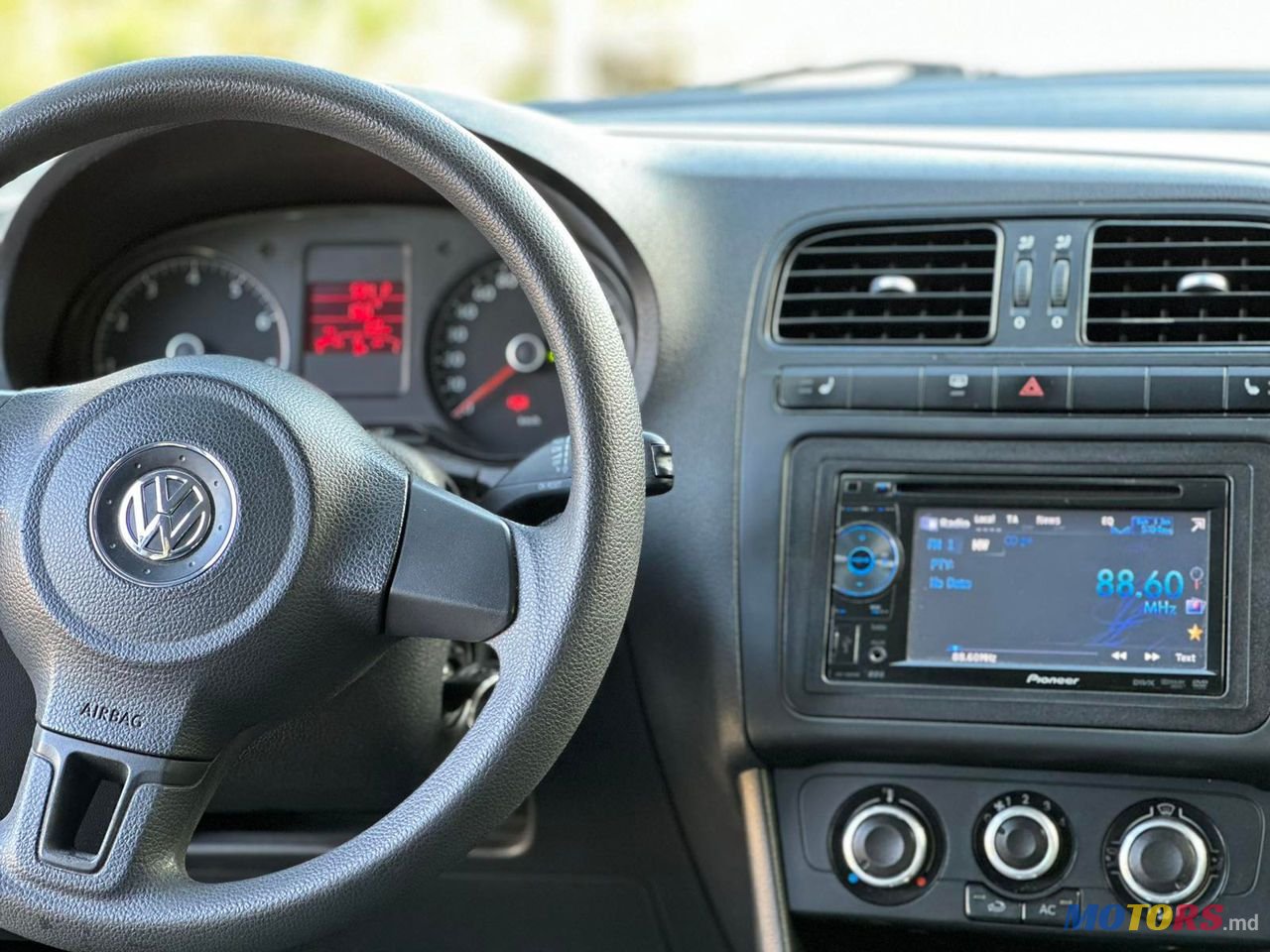 2012' Skoda Rapid photo #2