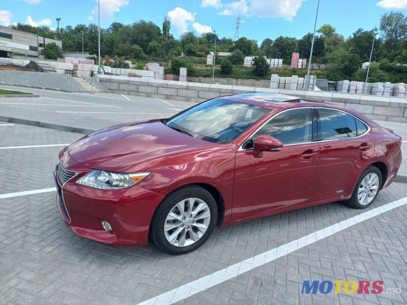 2013' Lexus ES photo #2
