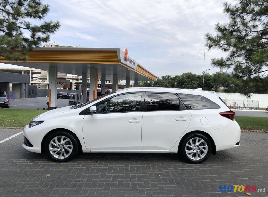 2016' Toyota Auris photo #5