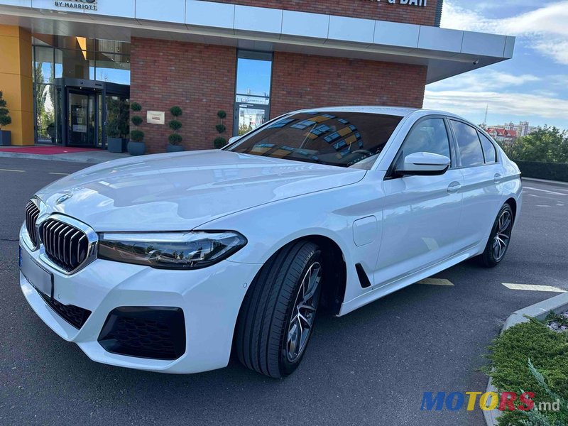 2021' BMW 5 Series photo #2