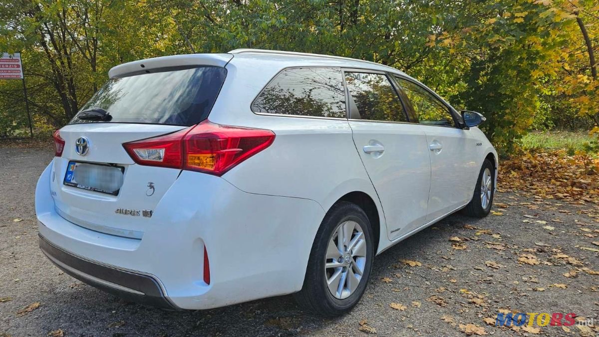 2013' Toyota Auris photo #5