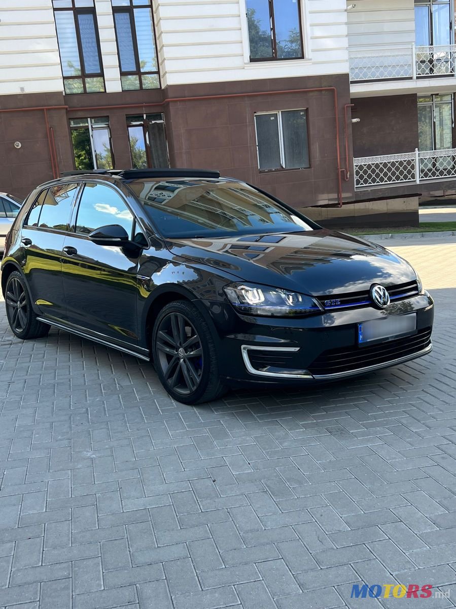 2015' Volkswagen Golf photo #2