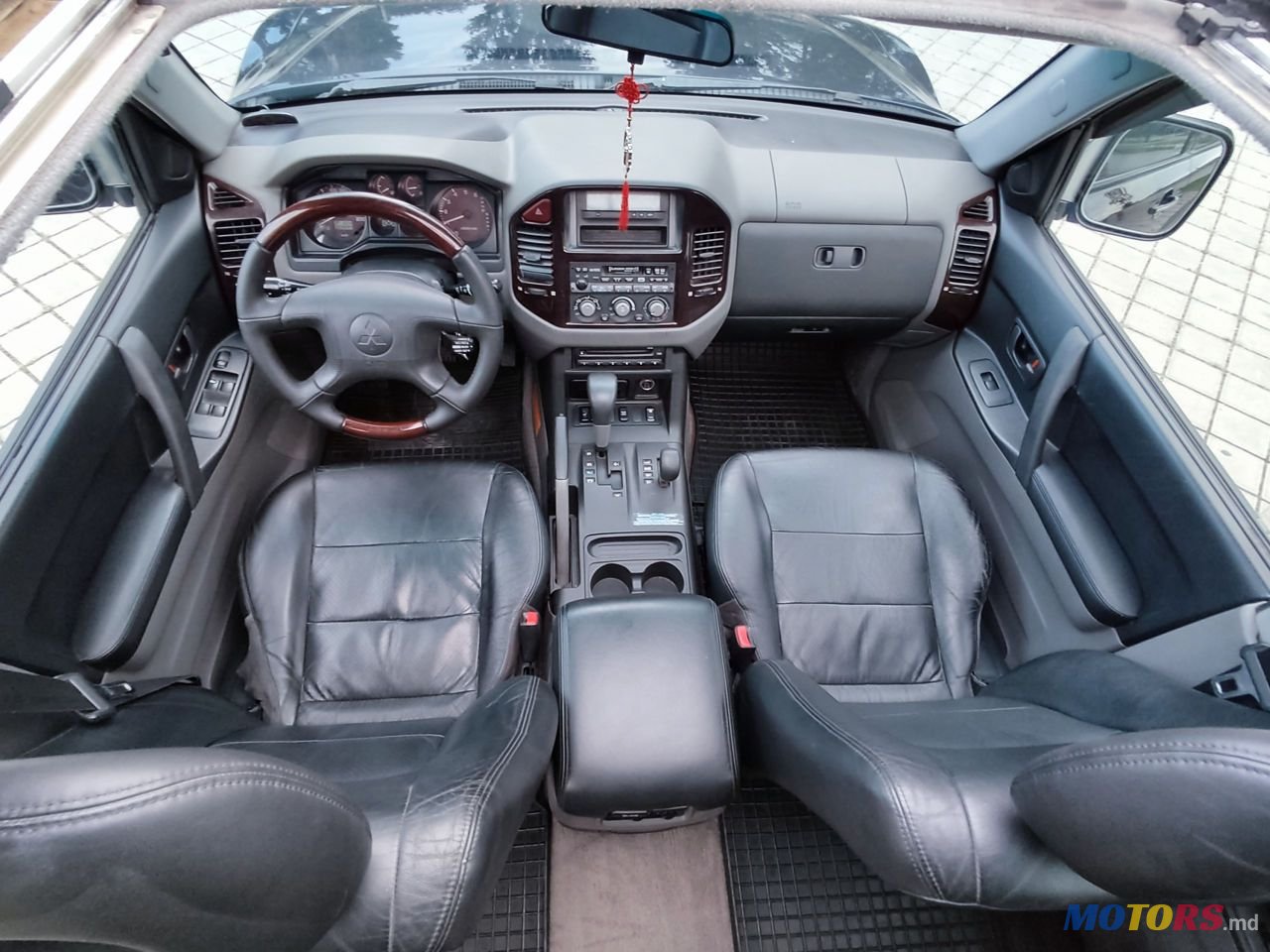 2003' Mitsubishi Pajero photo #5