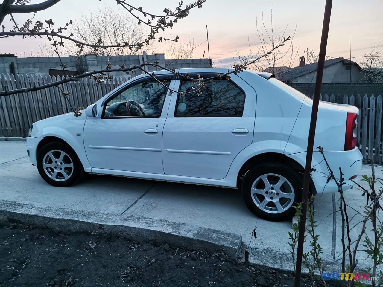 2009' Dacia Logan photo #4