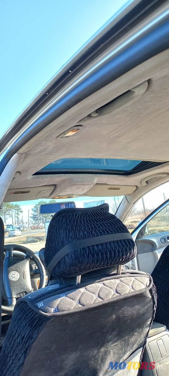 2004' Volkswagen Passat photo #3