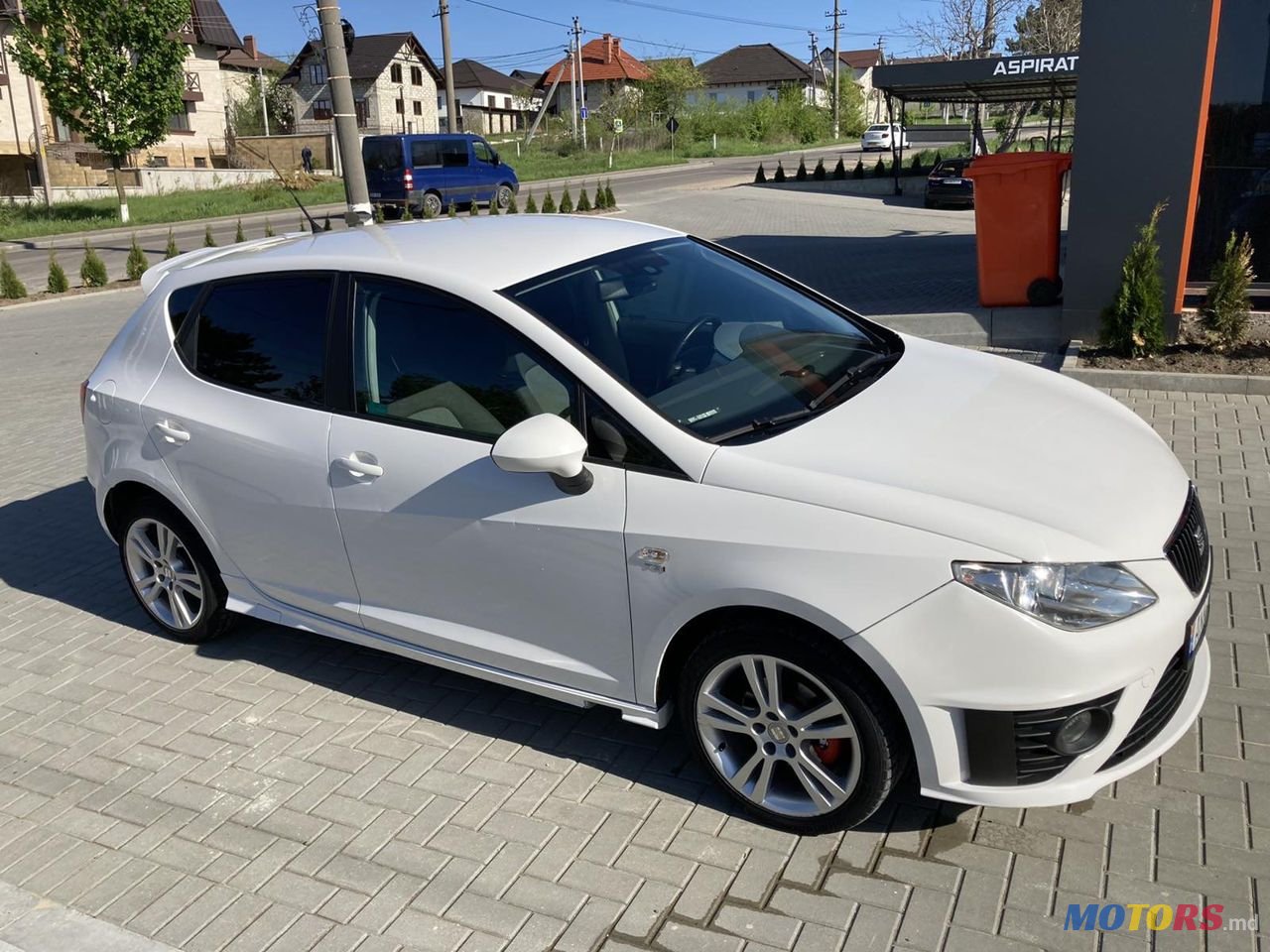 2011' SEAT Ibiza photo #3