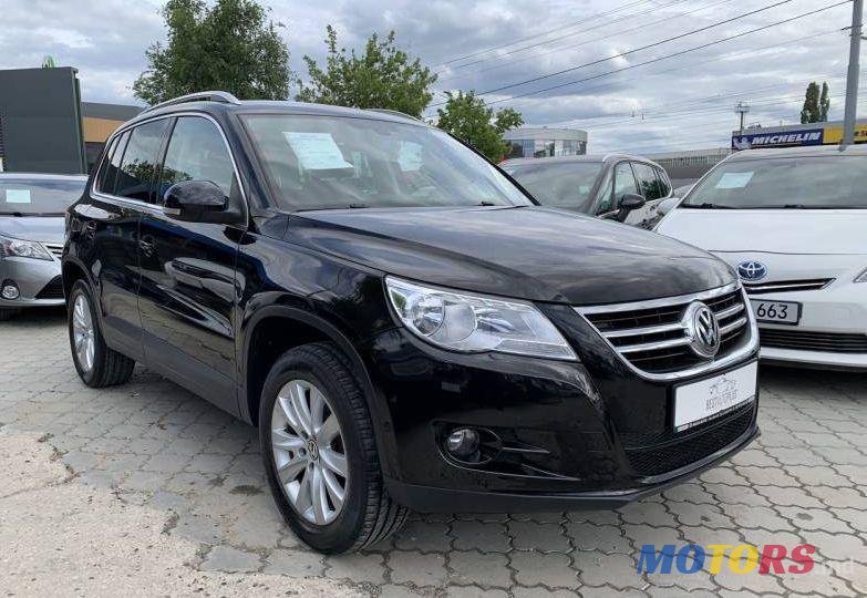 2011' Volkswagen Tiguan photo #1
