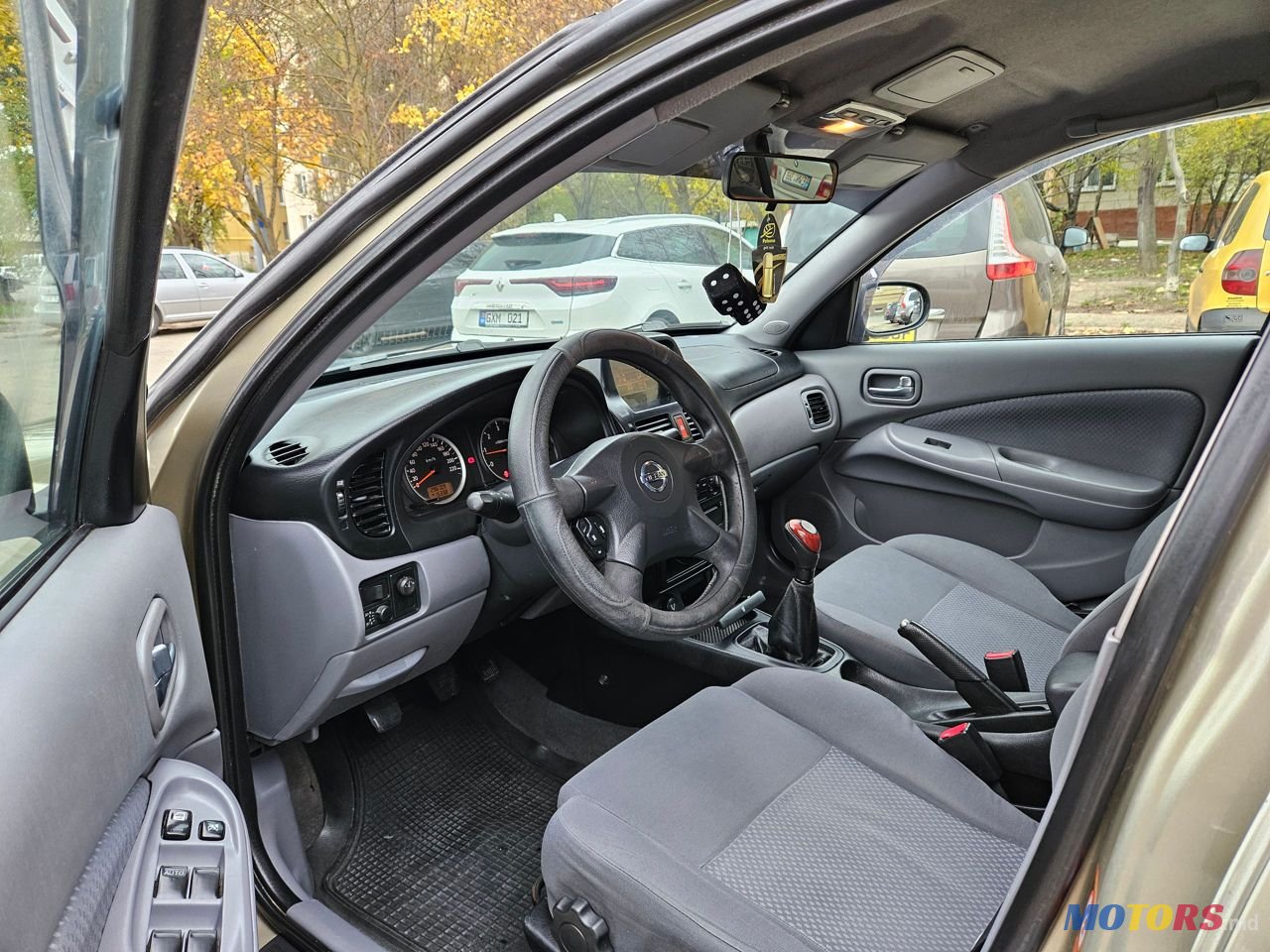 2004' Nissan Almera photo #5