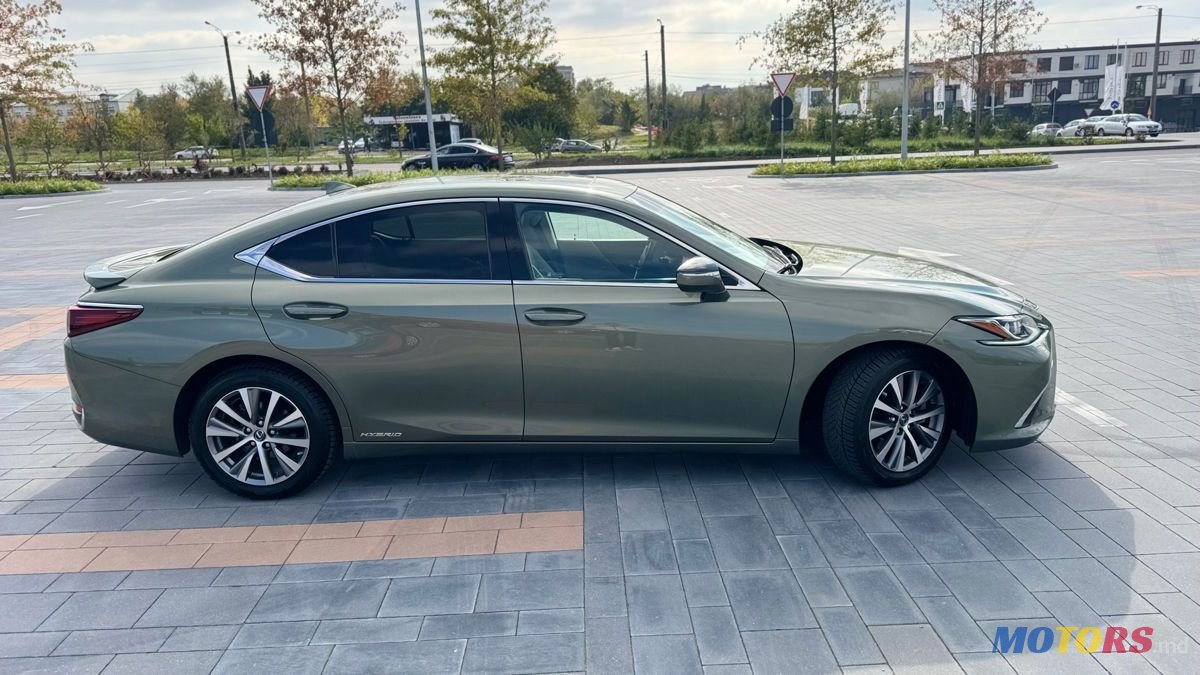 2020' Lexus Es Series photo #2