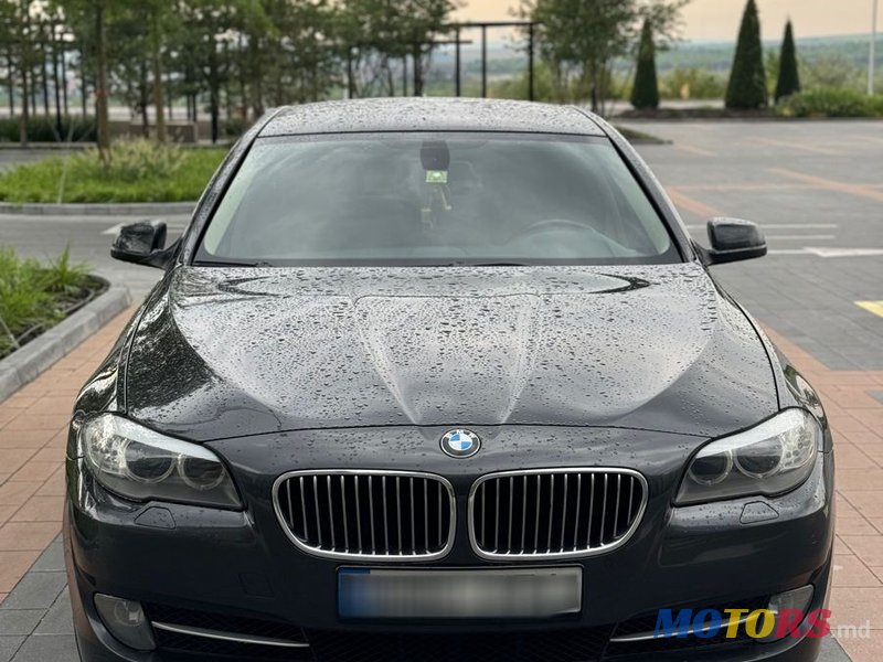 2011' BMW 5 Series photo #1