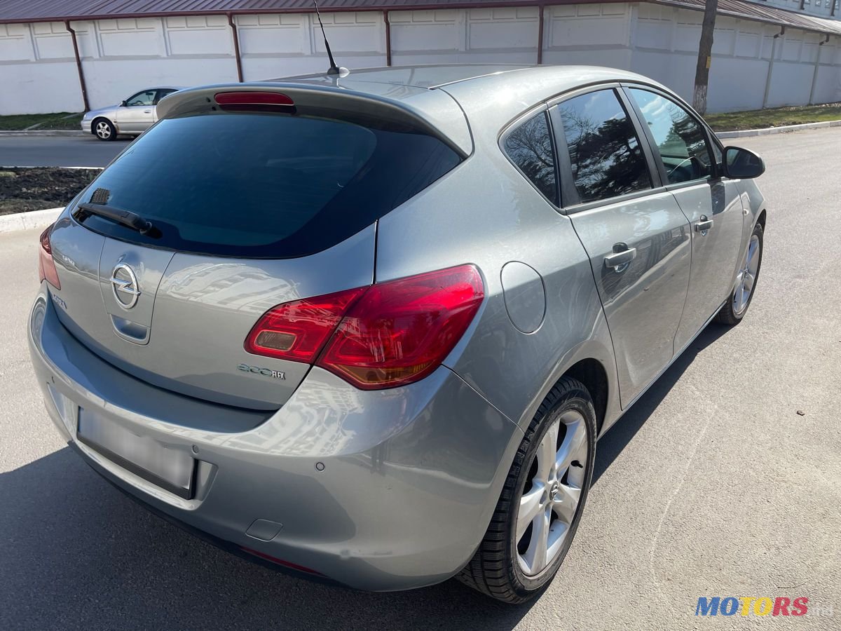 2011' Opel Astra photo #5