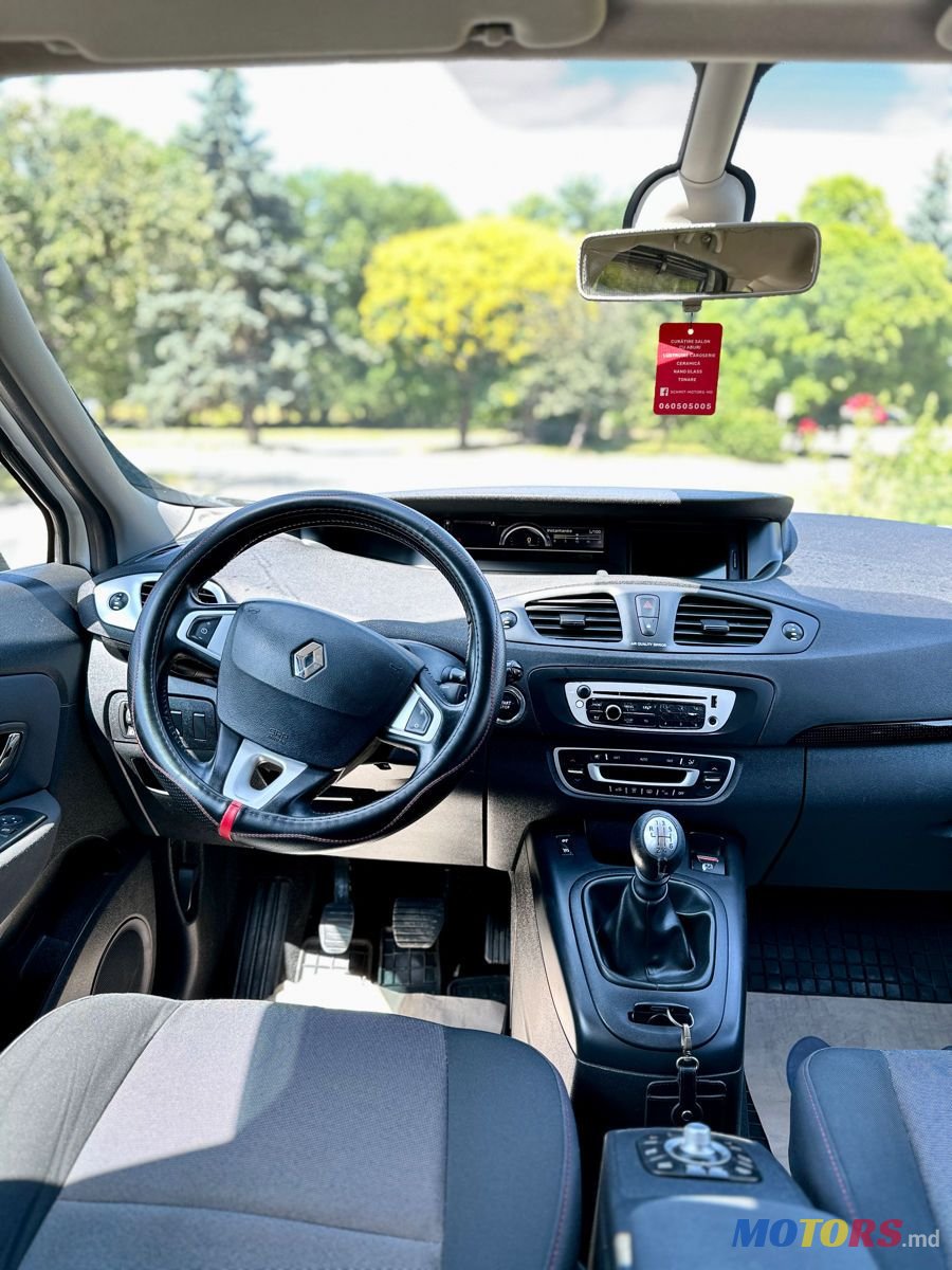 2012' Renault Scenic photo #5