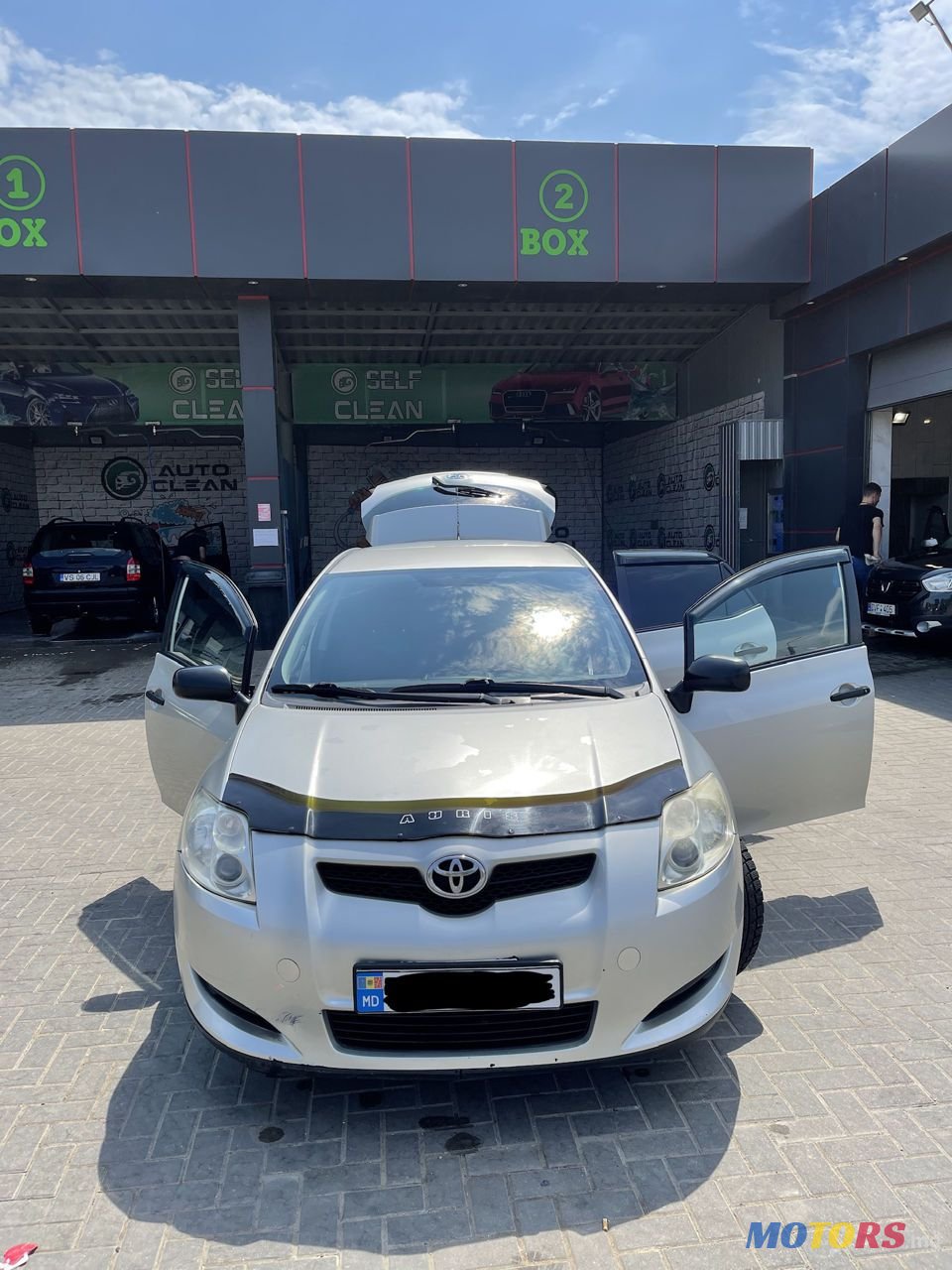 2007' Toyota Auris photo #1