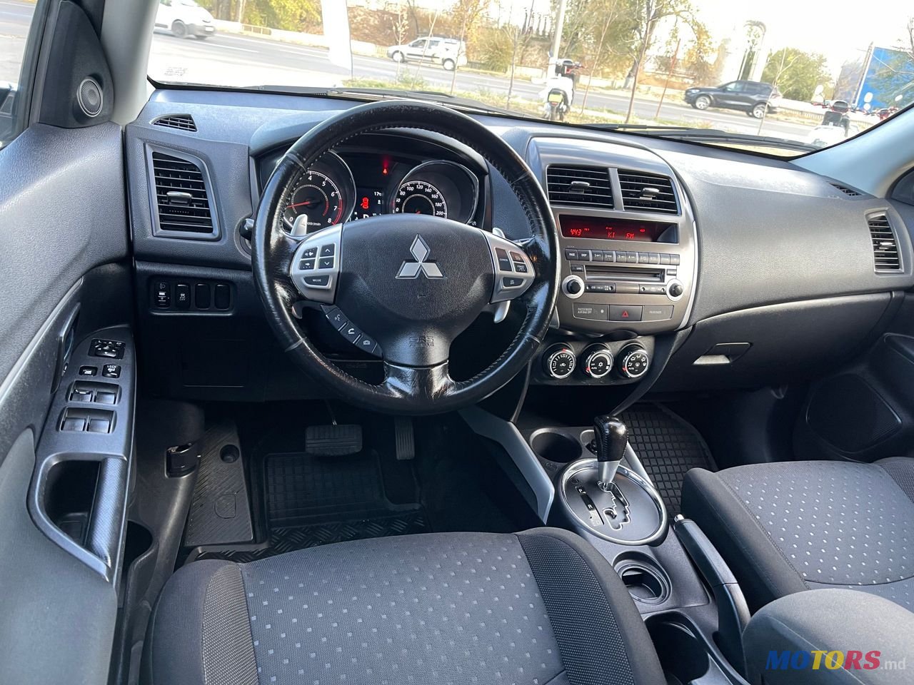 2011' Mitsubishi ASX photo #5