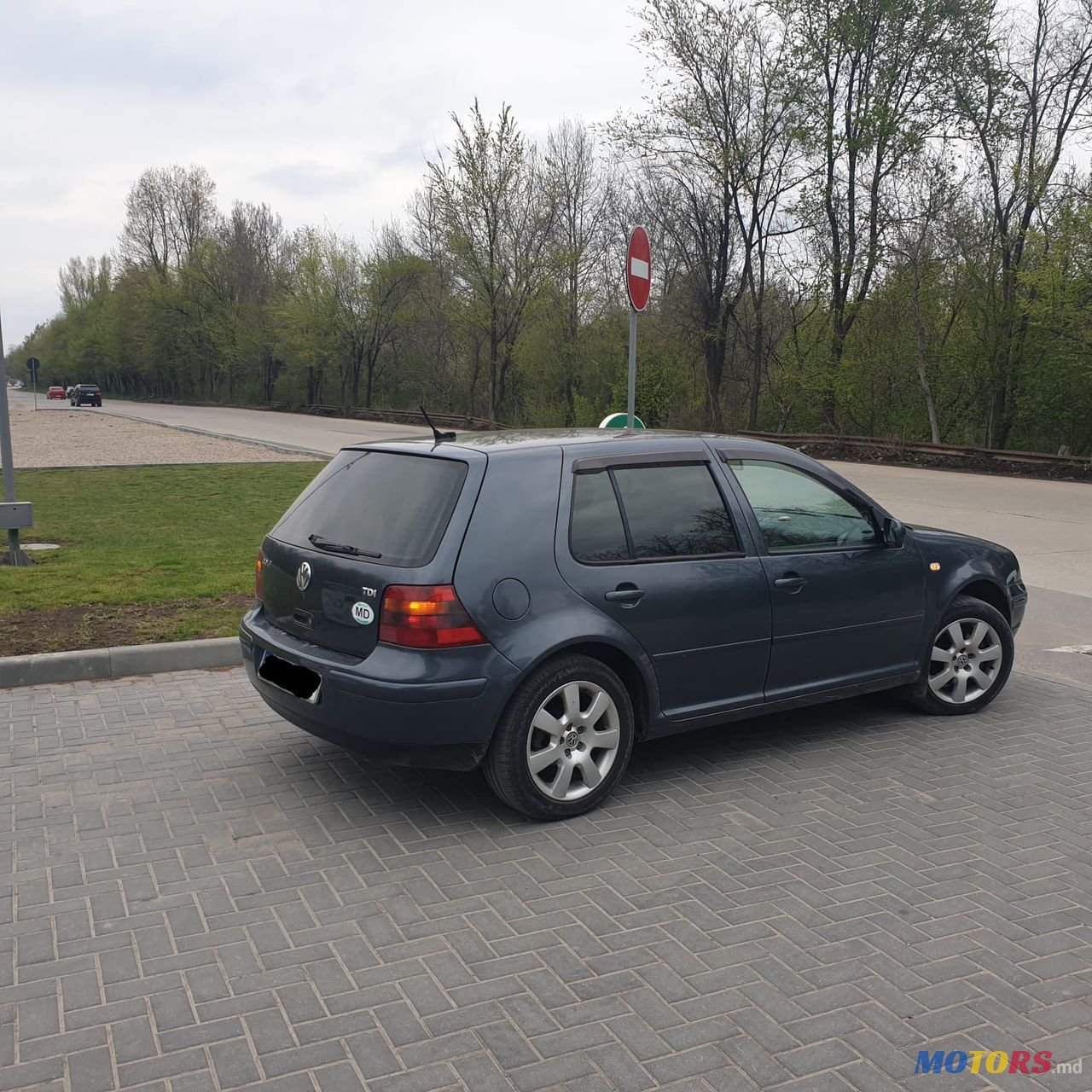 2003' Volkswagen Golf photo #1