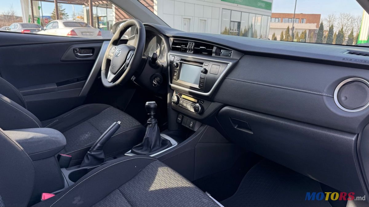 2015' Toyota Auris photo #3