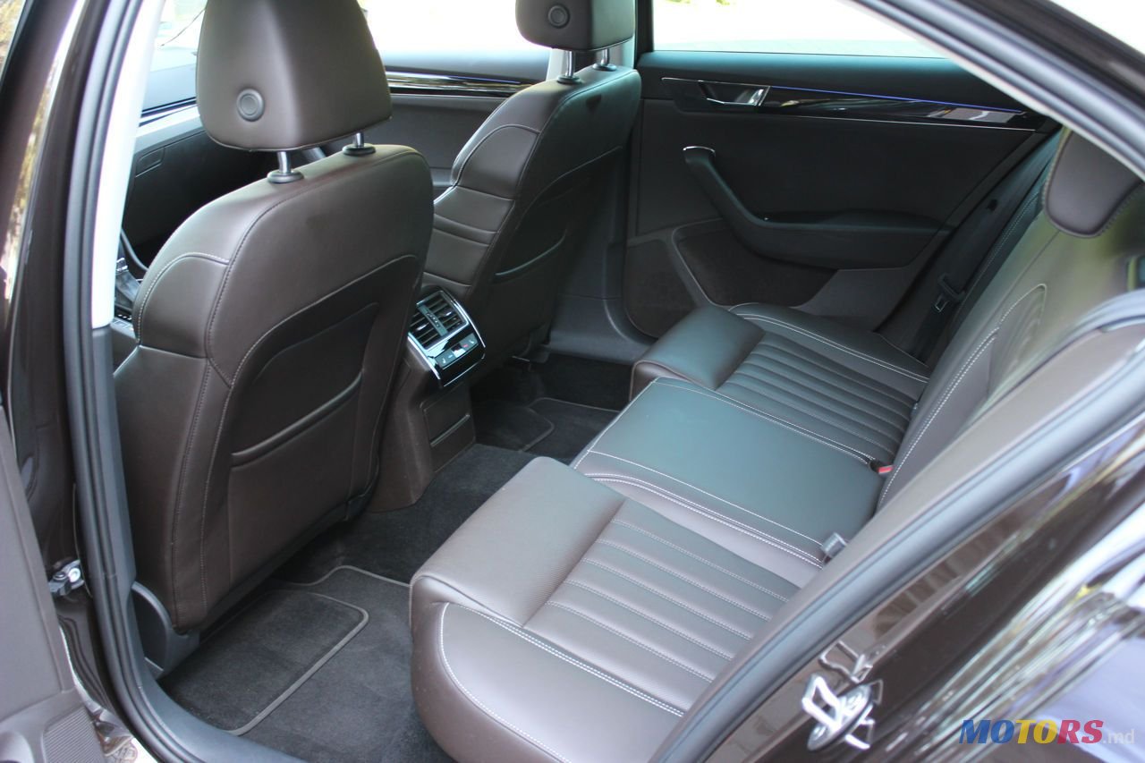 2019' Skoda Superb photo #3