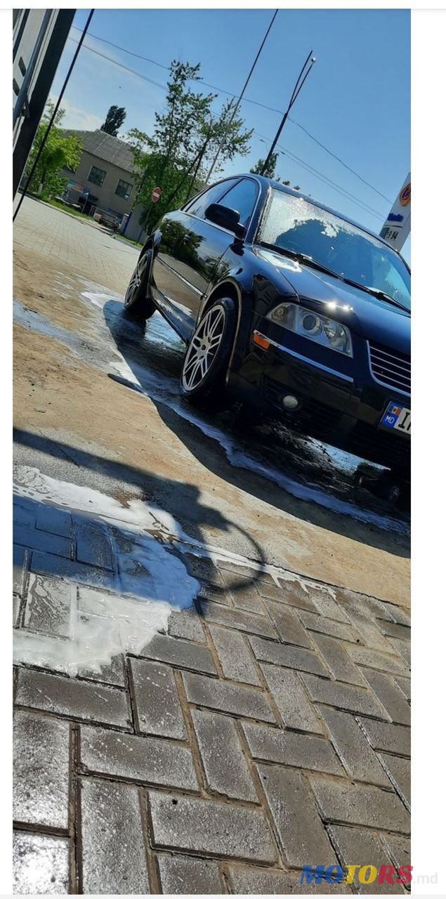 2001' Volkswagen Passat photo #1