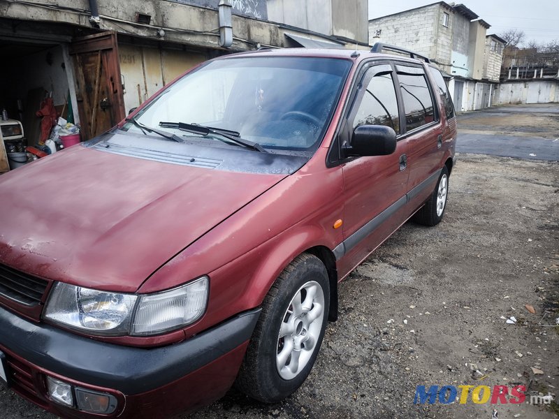 1998' Mitsubishi Space Wagon photo #1