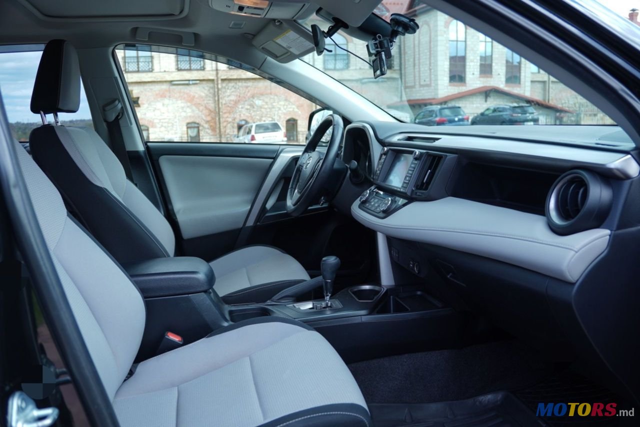 2016' Toyota RAV4 photo #5