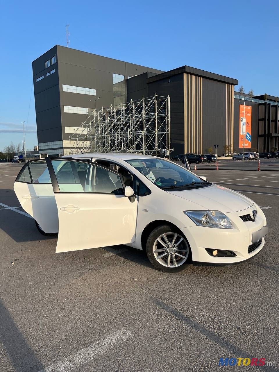 2009' Toyota Auris photo #4