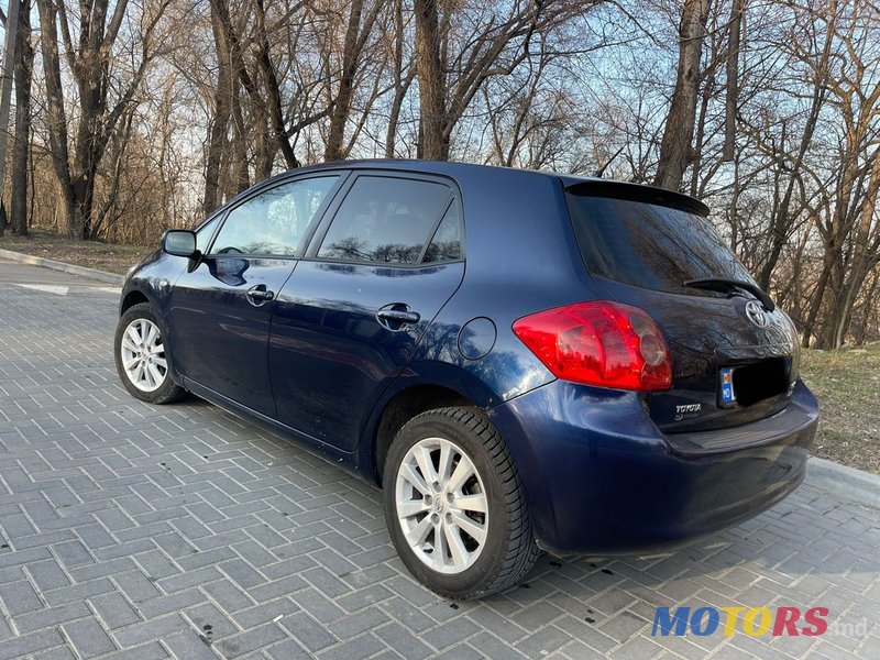 2007' Toyota Auris photo #2