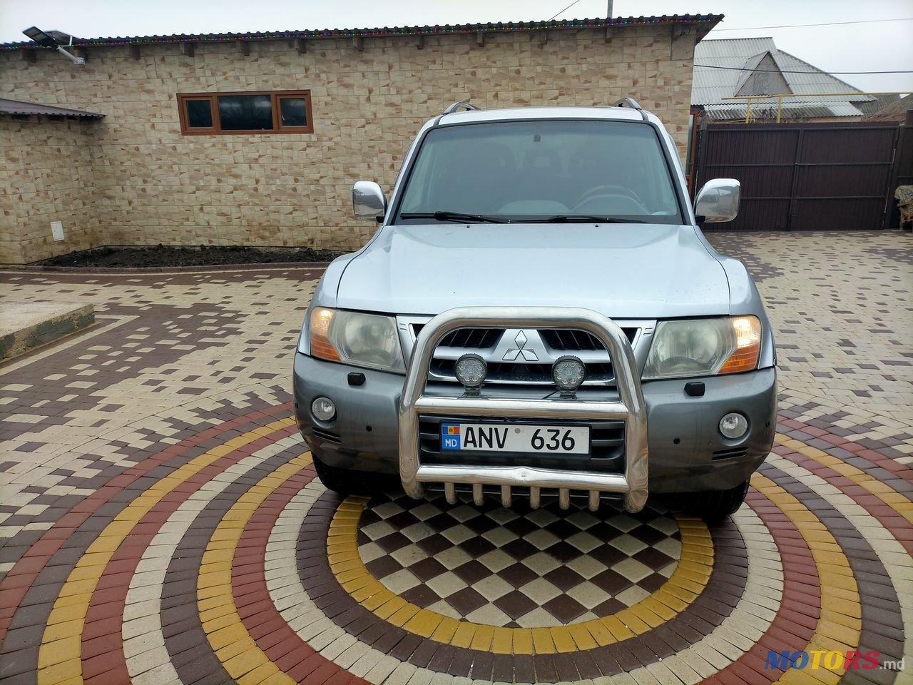 2003' Mitsubishi Pajero photo #1