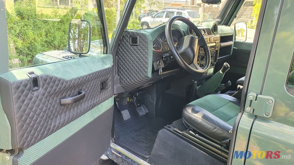 2013' Land Rover Defender photo #5