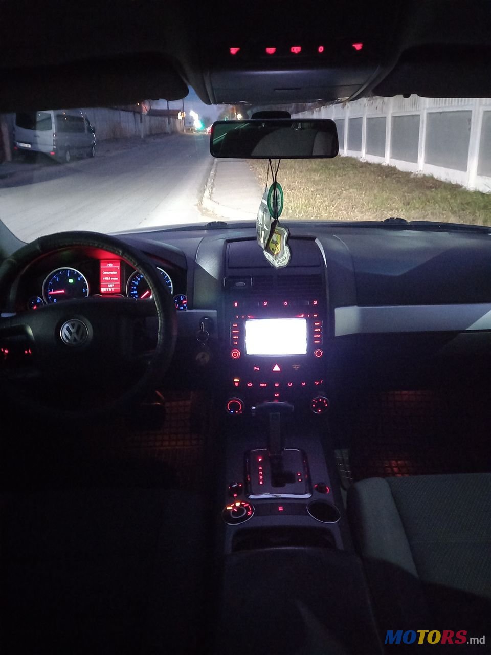 2007' Volkswagen Touareg photo #5