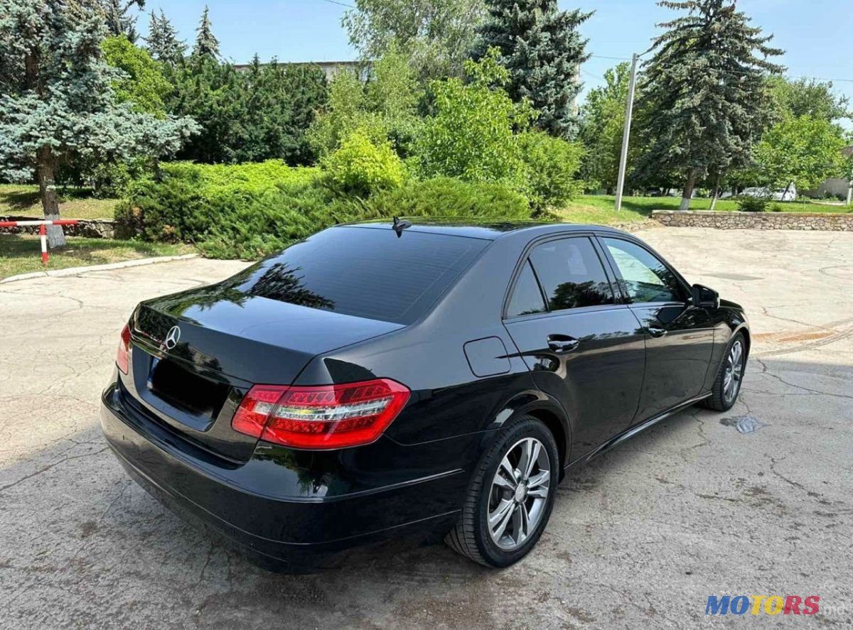 2009' Mercedes-Benz E-Class photo #2