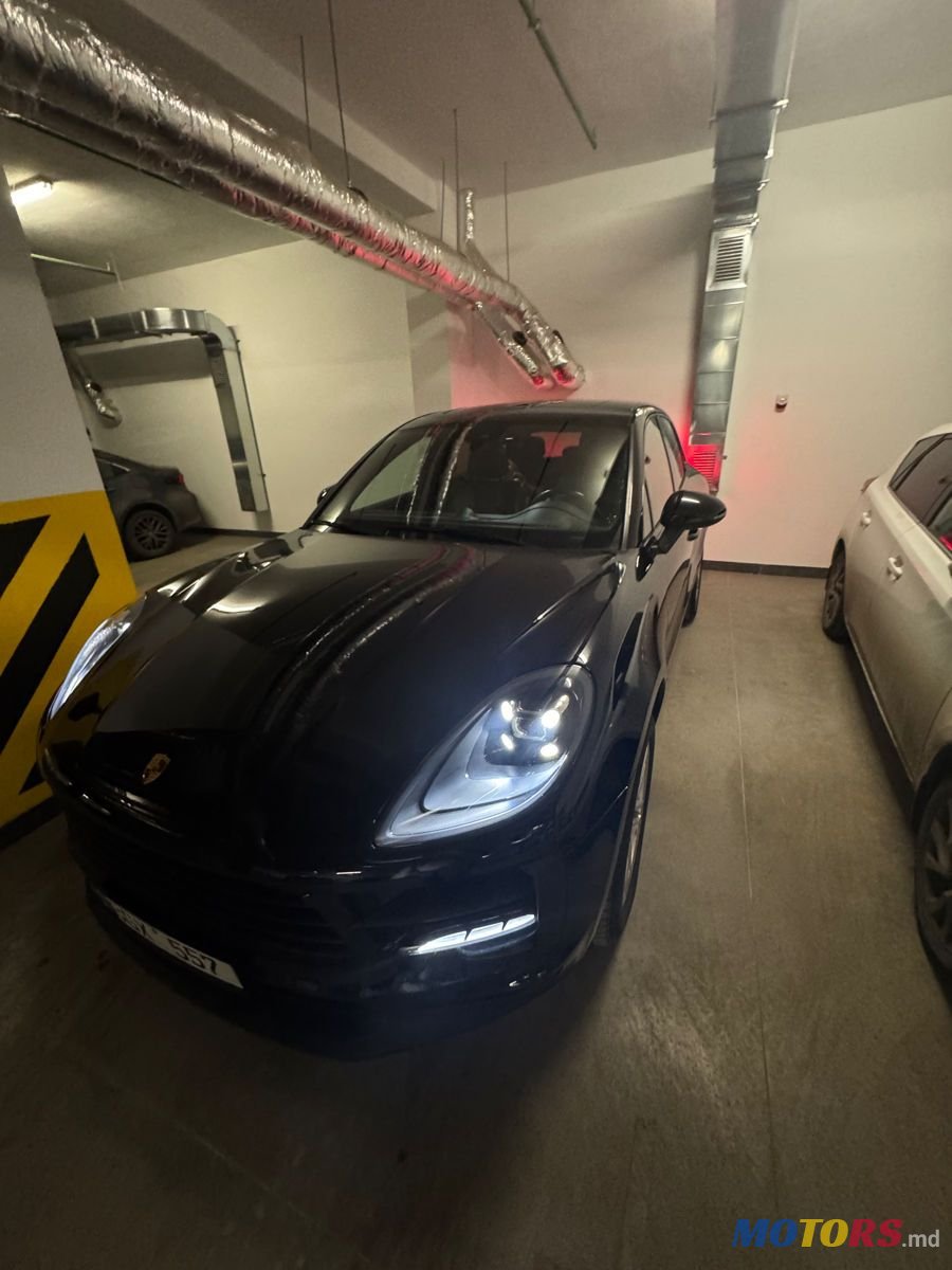 2020' Porsche Macan photo #6
