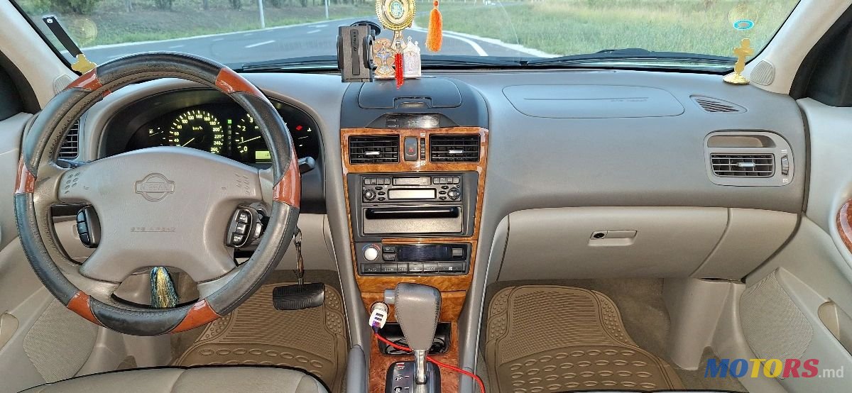2002' Nissan Maxima photo #2