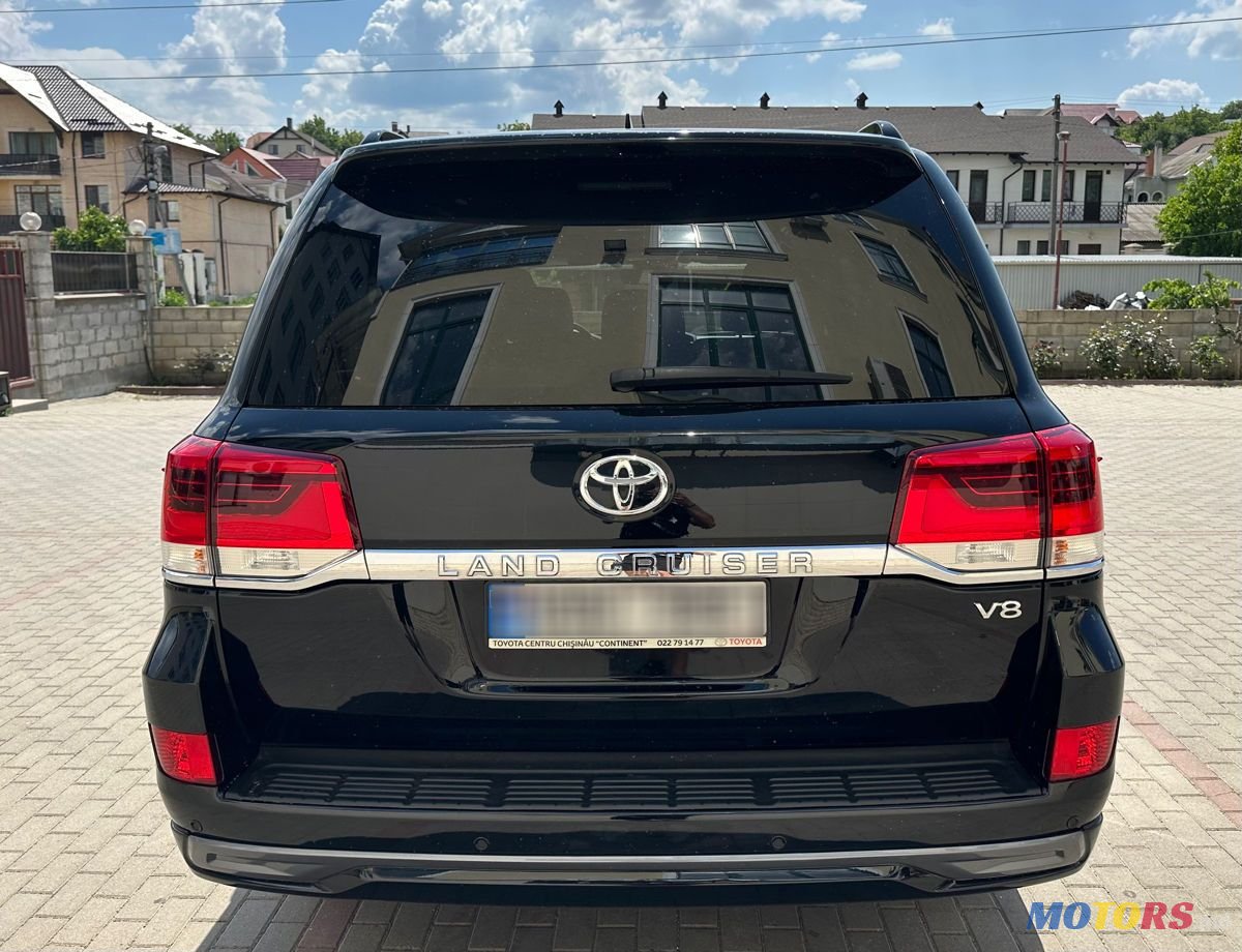 2017' Toyota Land Cruiser photo #5