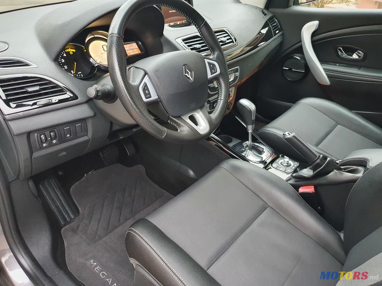 2012' Renault Megane photo #3