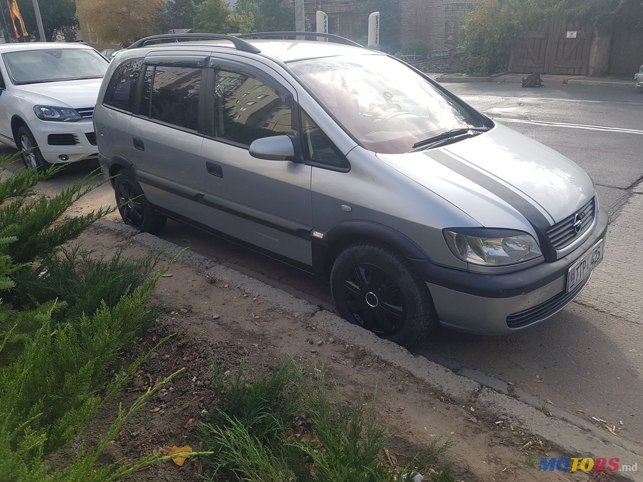 2002' Opel Zafira photo #1