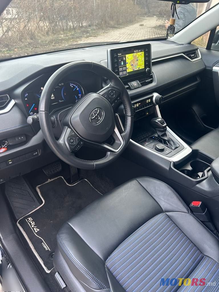 2020' Toyota RAV4 photo #5