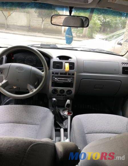 2004' Kia Rio photo #1