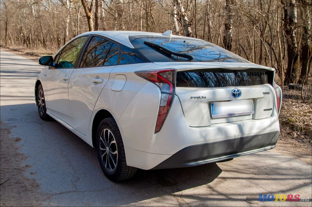 2016' Toyota Prius photo #2