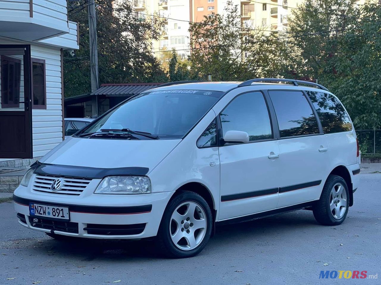 2002' Volkswagen Sharan photo #3