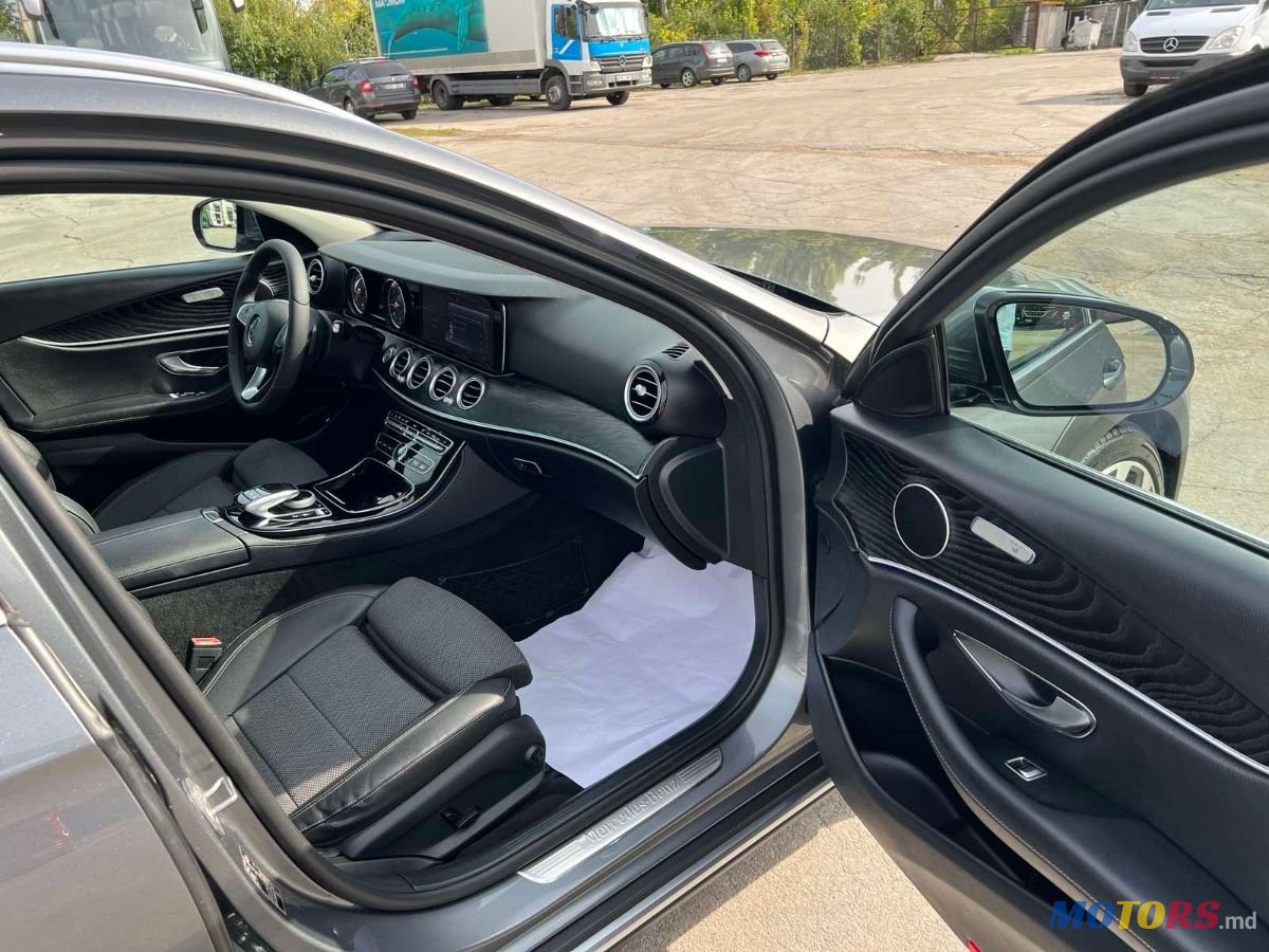 2017' Mercedes-Benz E-Class Wagon photo #6