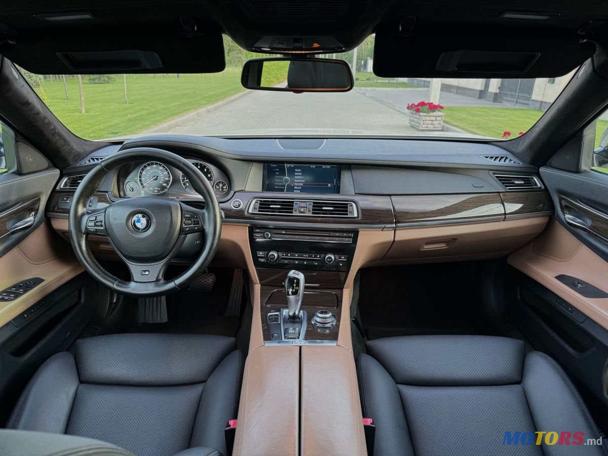 2011' BMW 7 Series photo #5